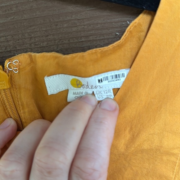 Boden scallops edges golden dress with pockets size 8R - Picture 2 of 4